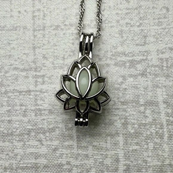 New Glow-in-the-Dark Lotus Pendant Necklace w/Removable Bead - Picture 2 of 4